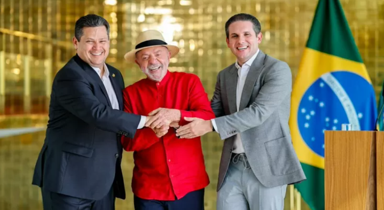 Hugo Motta define comando para analisar o fim da Taxa das Blusinhas