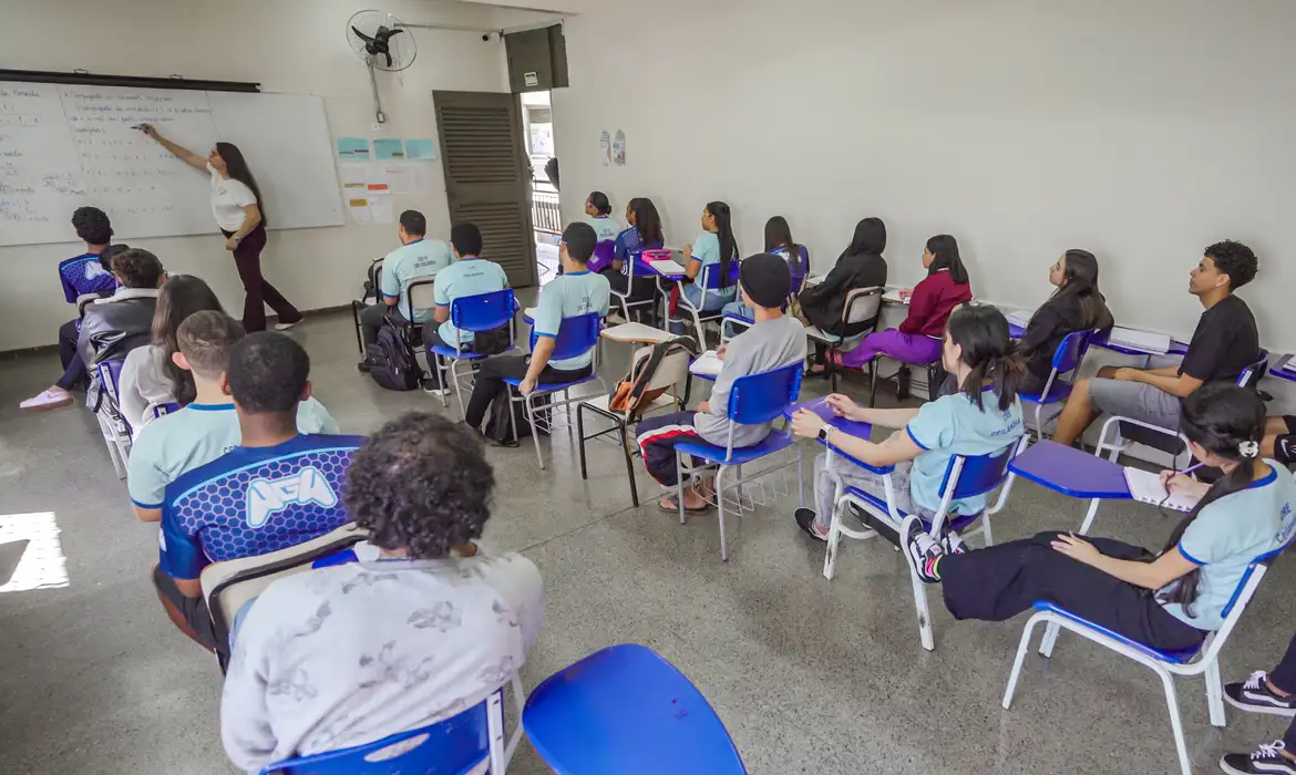 Inscritos na Prova Nacional Docente devem responder formulário