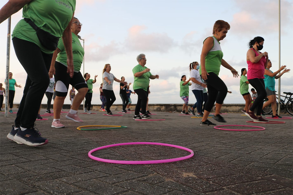 Prática excessiva de exercícios sem pausa gera riscos à saúde