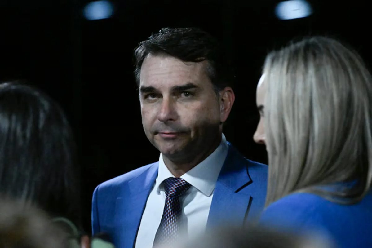 TSE rejeita pedido de Flávio Bolsonaro contra propaganda da campanha de Lula