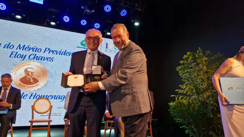 Presidente nacional do PDT oficializa apoio a Cícero Lucena em João Pessoa