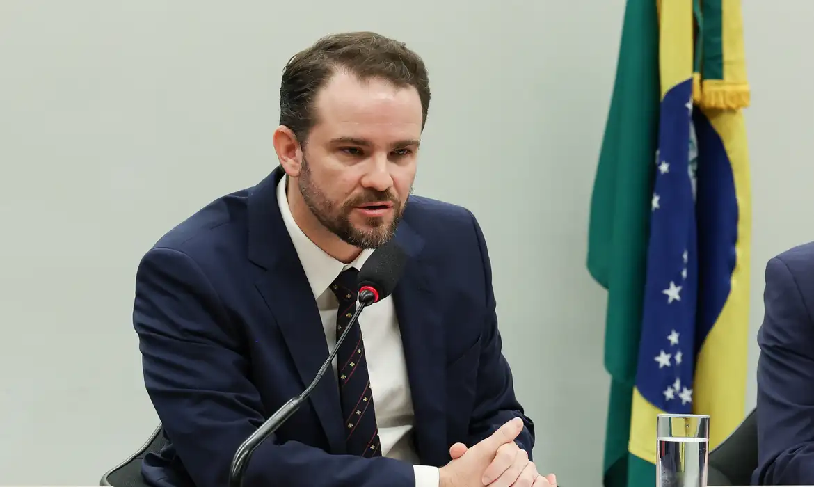 Ministro diz que financiador de filme sobre Bolsonaro recebeu verba do crime