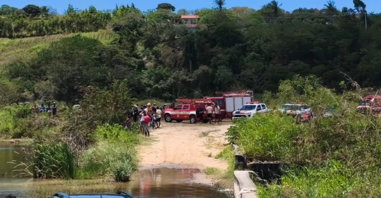 Homem morre após caminhonete cair em açude no Agreste paraibano