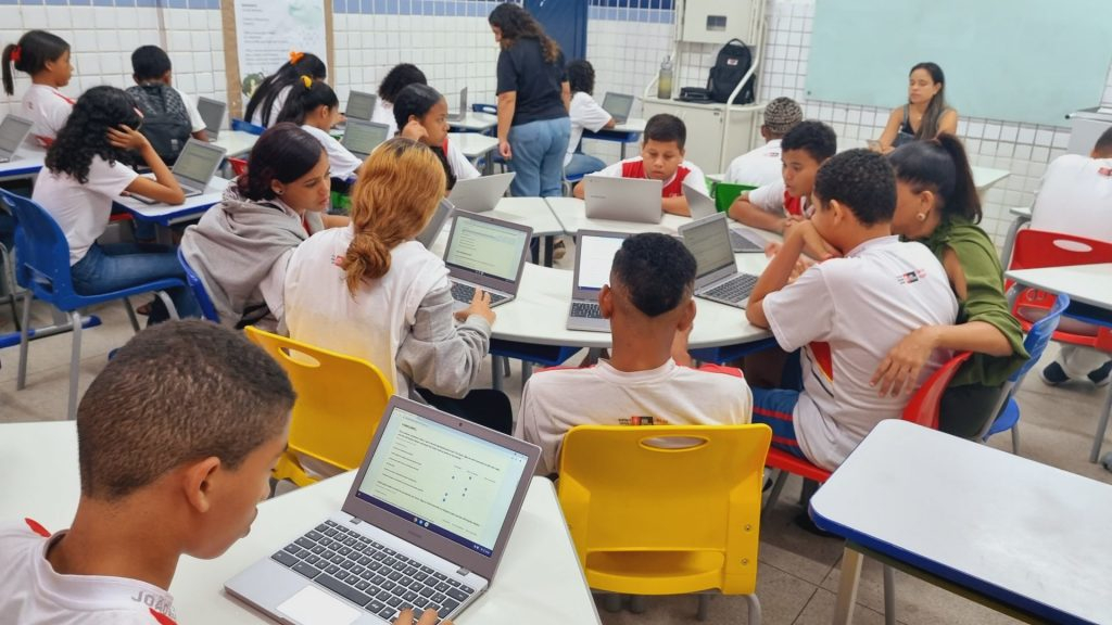 Pisa: quase metade dos alunos usa IA nas tarefas escolares no Brasil