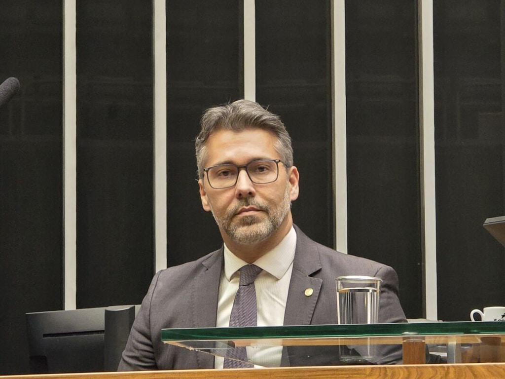 Presidente do Podemos diz que não haverá retaliação para filiado que não vota em Flávio