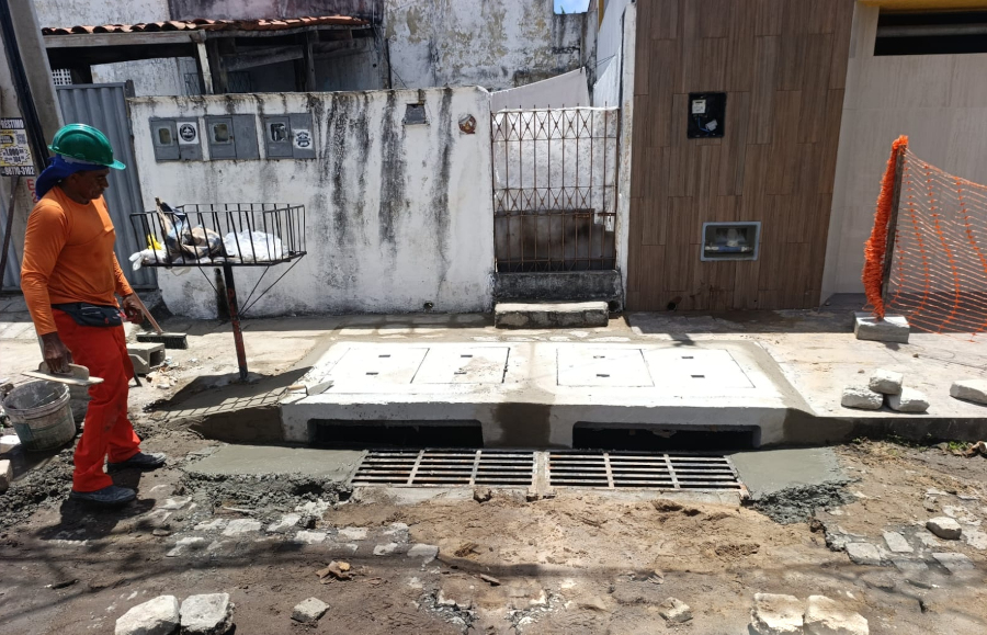 Prefeitura realiza obras de drenagem em bairros e Avenida de João Pessoa
