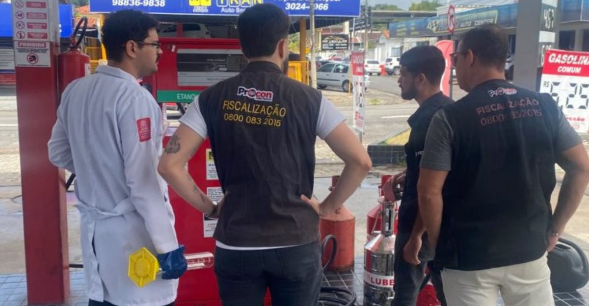 Posto de combustível é autuado e tem bombas interditadas em fiscalização do Procon-JP
