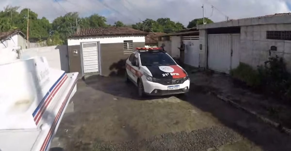 Homem de 22 anos é encontrado morto dentro de pneus em Cabedelo