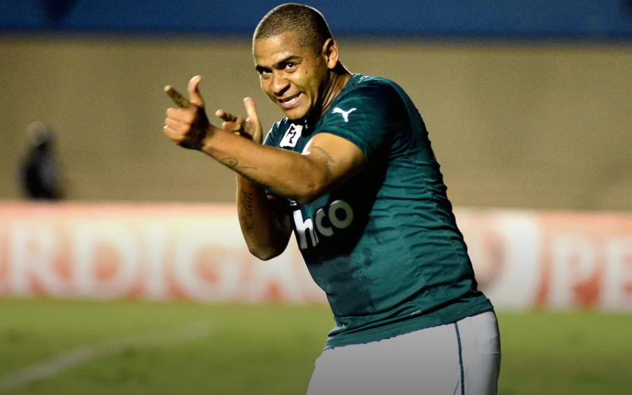 Contratado pelo Cruzeiro-PB, atacante Walter desembarca na Paraíba, nesta quinta-feira