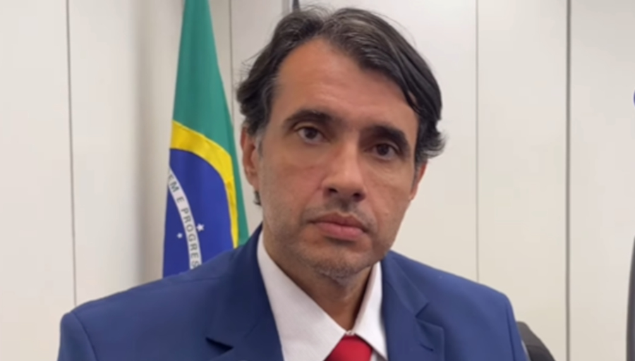 André Gadelha critica troca de apoios políticos e cobra investimentos para o Sertão