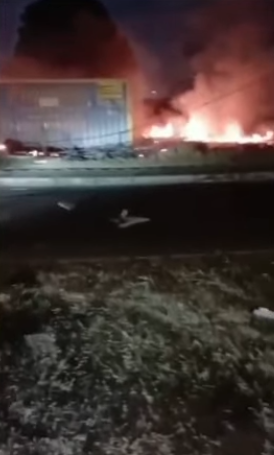 Batida em poste provoca incêndio e assusta moradores em João Pessoa