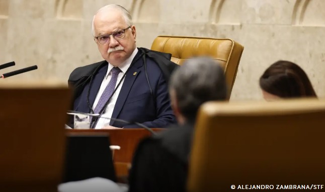 Edson Fachin retira da pauta julgamento sobre atuação de André Mendonça