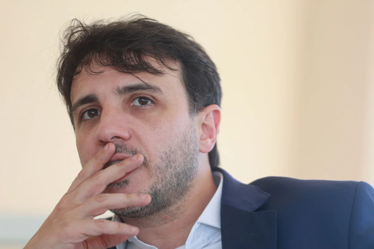 Tribunal Superior Eleitoral suspende campanha digital de Renan Santos