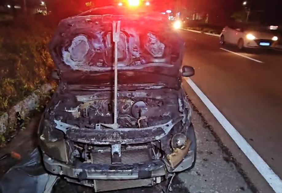 Veículo pega fogo na BR-230 em João Pessoa