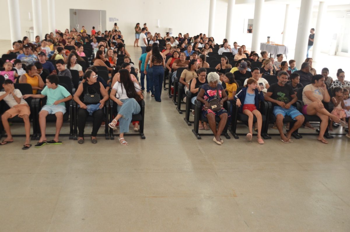 Projeto Olhar Monteiro realiza entrega de mais de 300 óculos a alunos da rede municipal