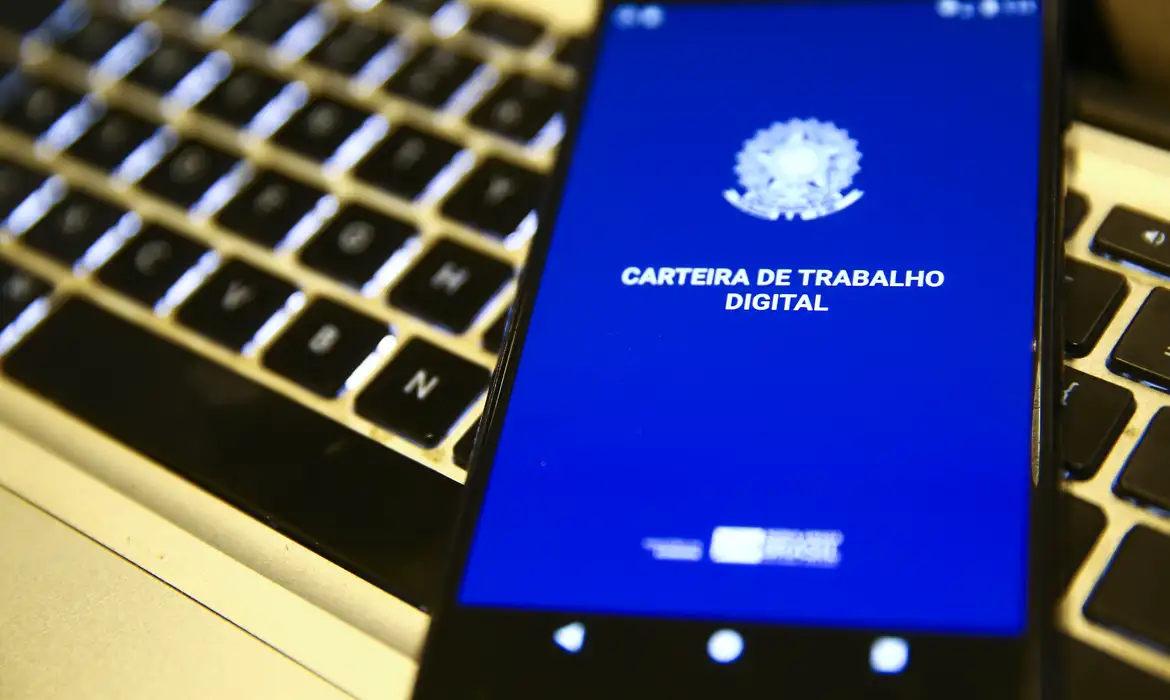 Taxa de desemprego recua para 5,3 por cento no trimestre até agosto