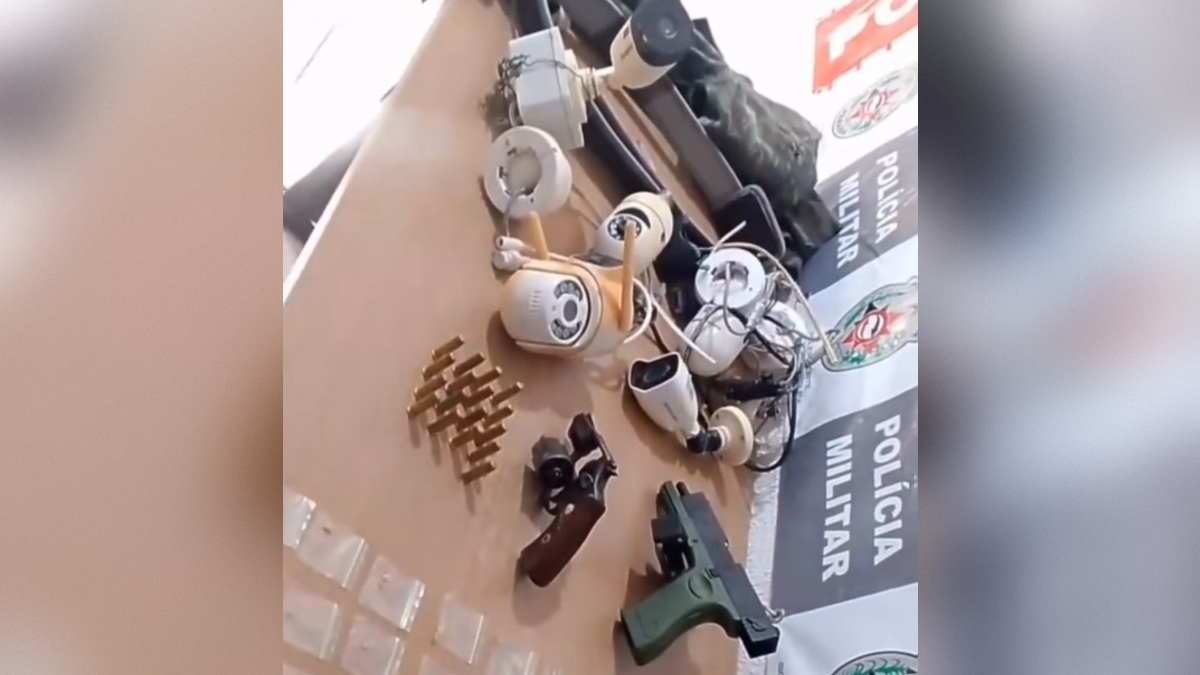 Polícia apreende arma e câmeras clandestinas no Bessa
