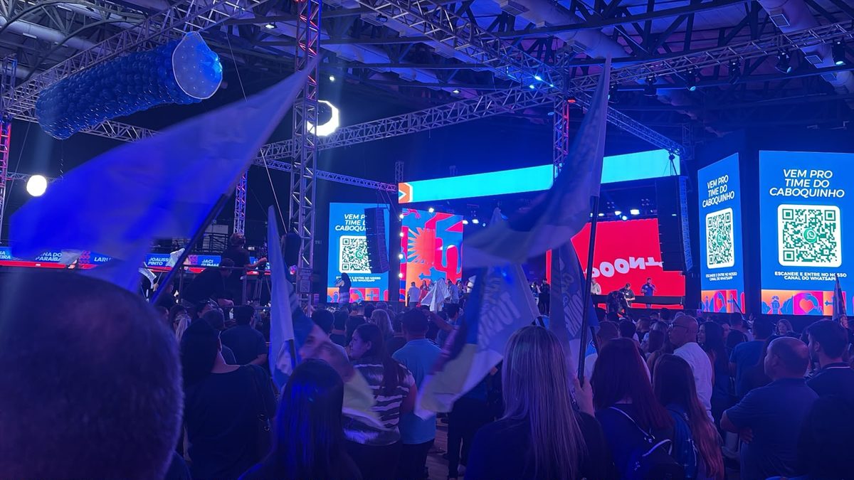 Público começa a lotar Domus Hall para convenção de Cícero Lucena
