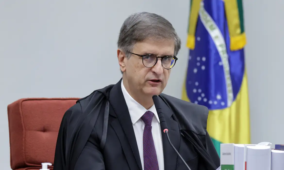 Delegados da Polícia Federal pedem afastamento de Paulo Gonet