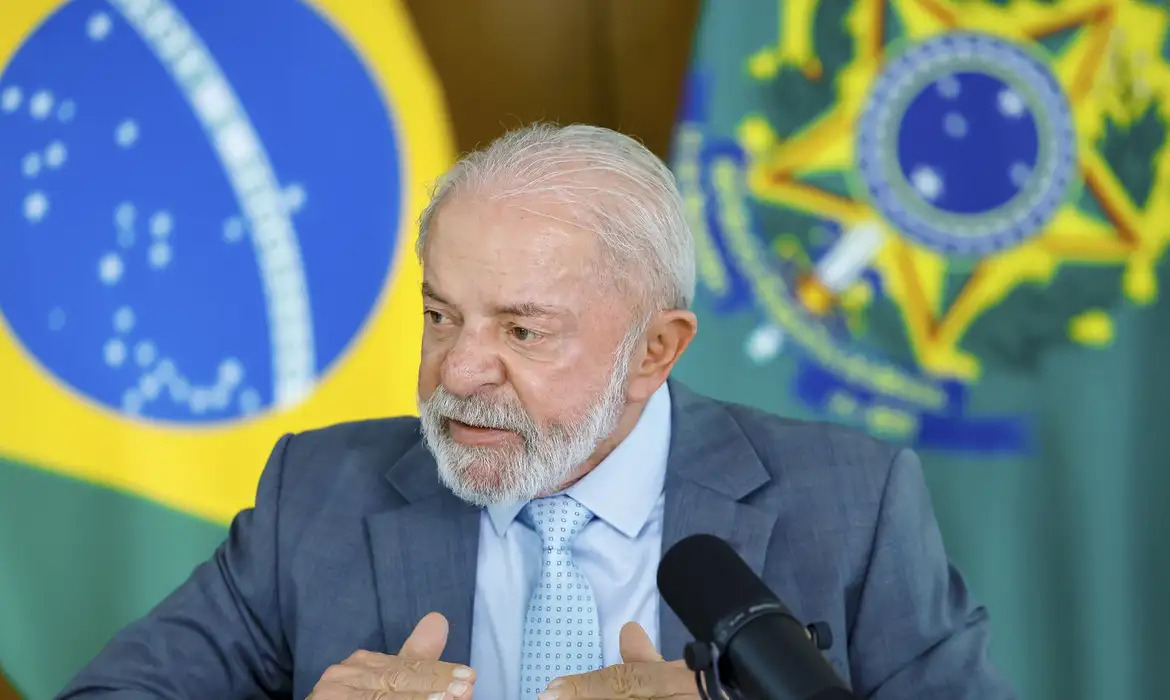 Presidente Lula sanciona fim da taxa de importação em compras de até 50 dólares