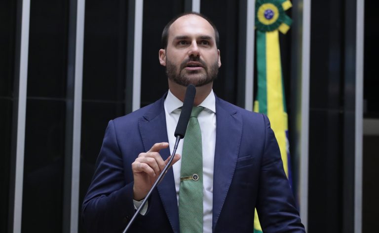 Ministério da Justiça demite Eduardo Bolsonaro da Polícia Federal