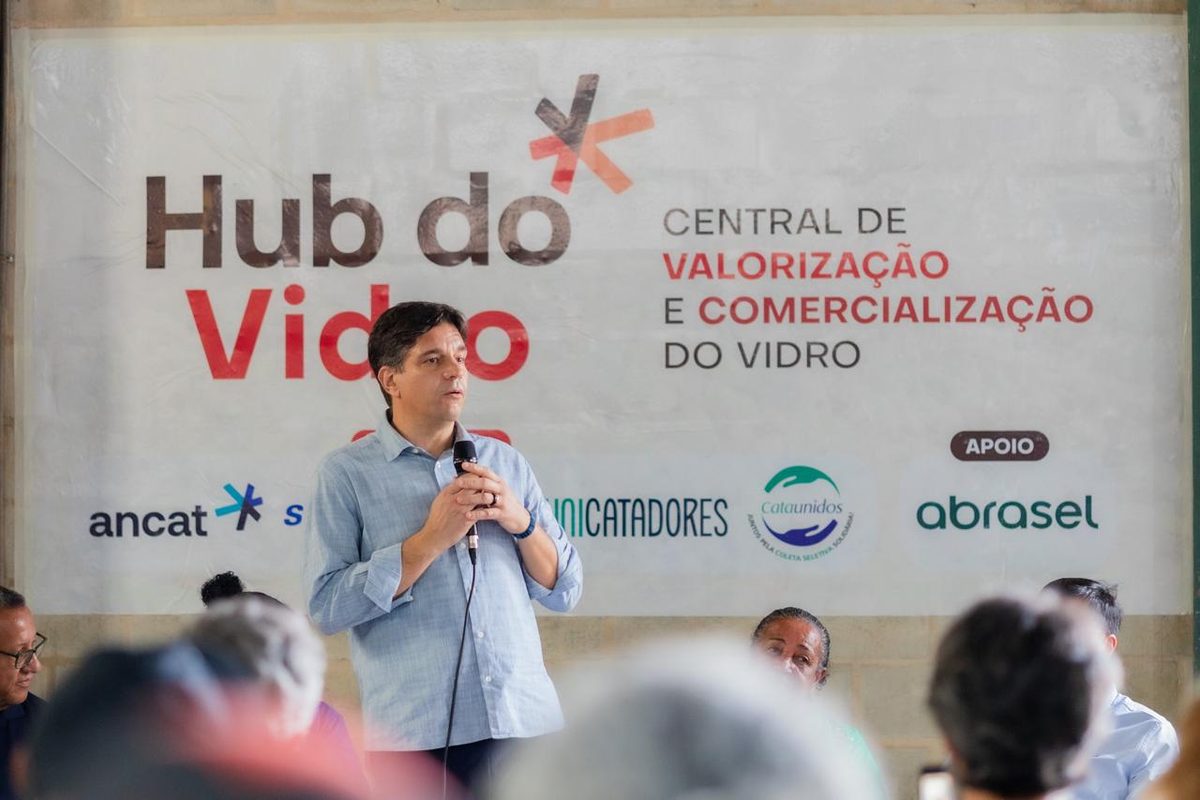 Projeto transforma vidro em renda para catadores de recicláveis