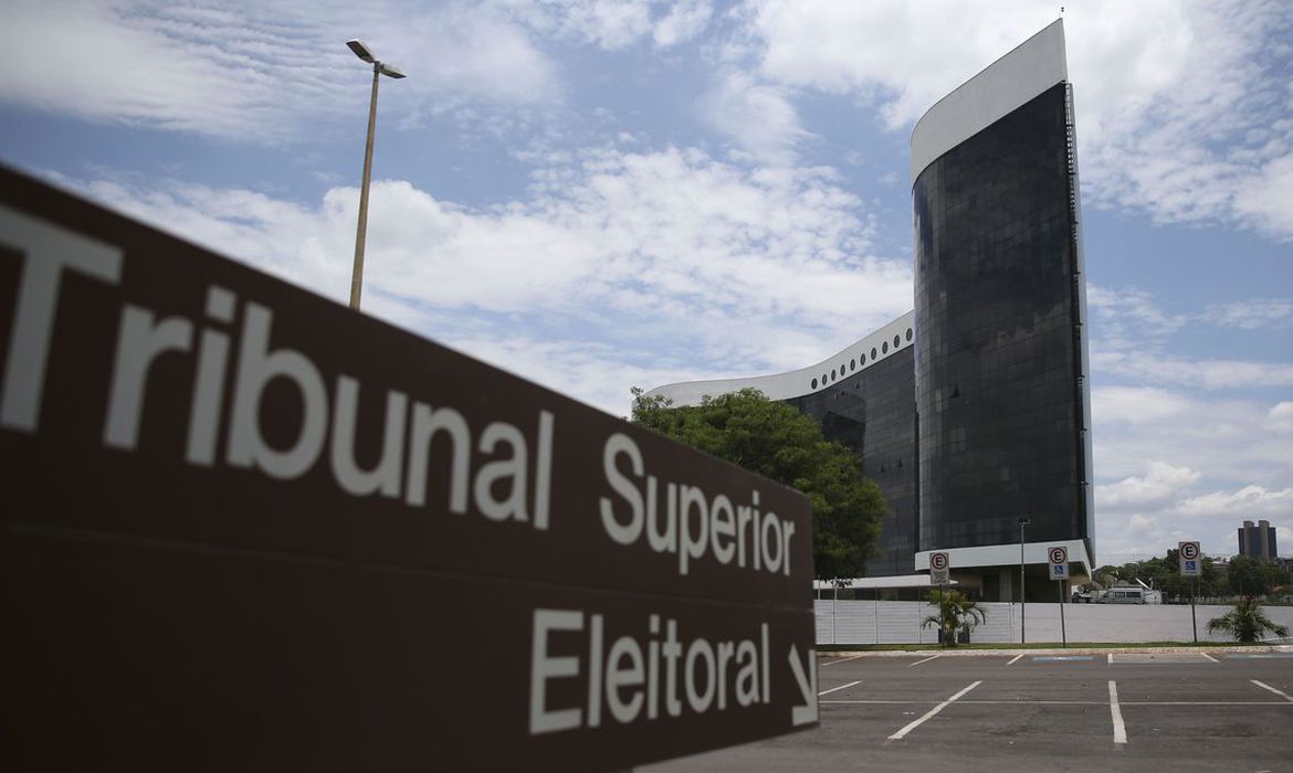TSE proíbe anúncios da campanha de Lula contra Flávio Bolsonaro