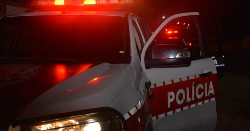 Adolescente é levado à delegacia após confessar incêndio em residência no Sertão da Paraíba