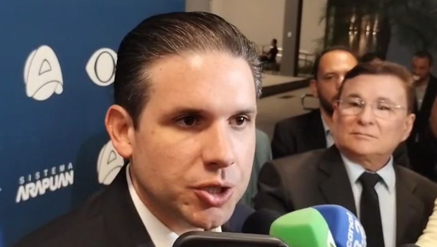 Hugo Motta assume compromisso de médio prazo com Leo Bezerra