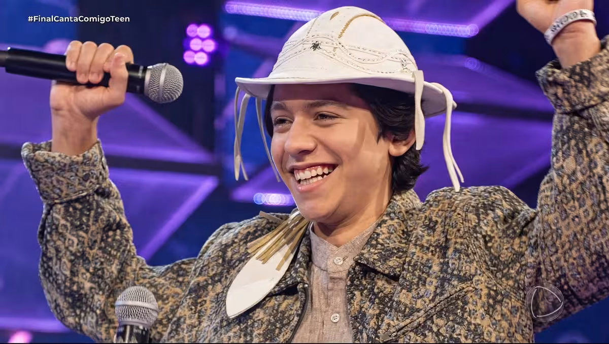 Adolescente de Cabedelo vence a sexta temporada do Canta Comigo Teen