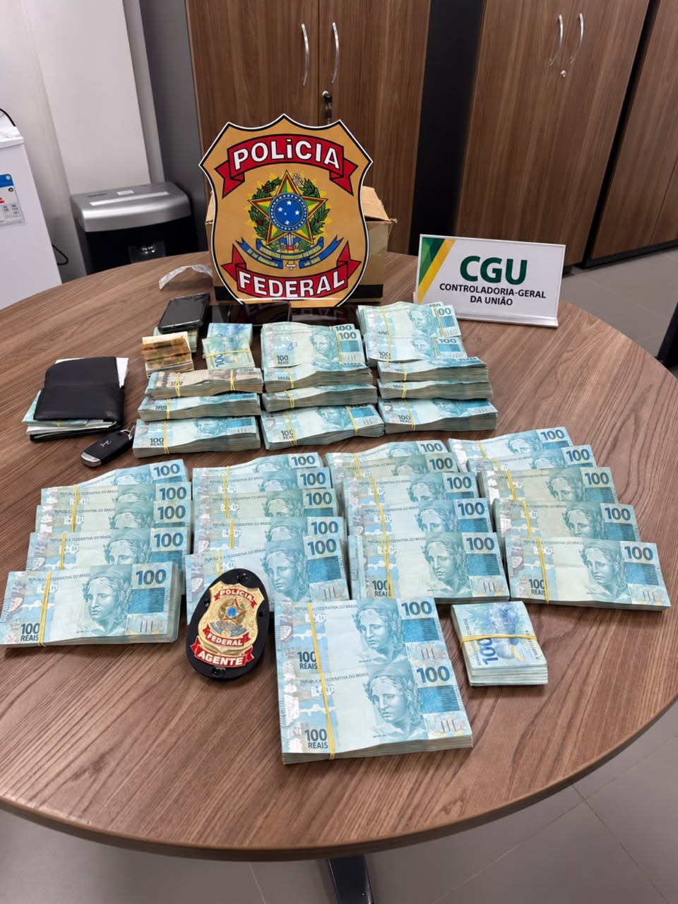 Polícia Federal apreende dinheiro e cumpre mandados no Sertão da Paraíba