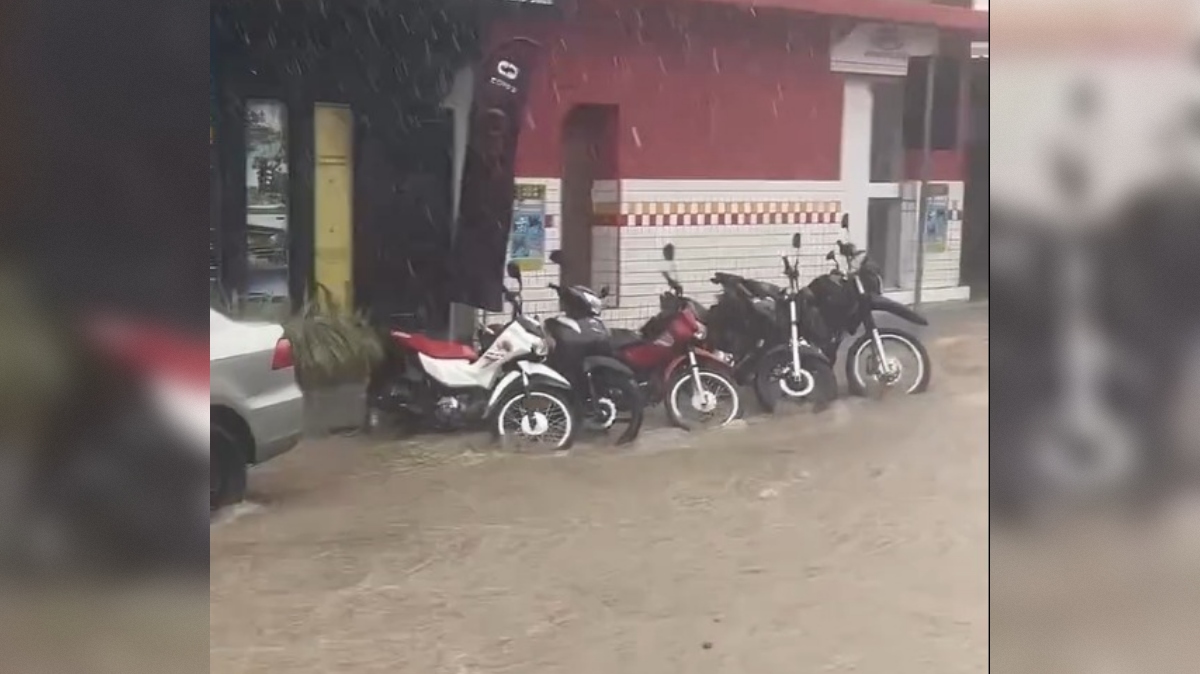 Temporal causa alagamentos em ruas do município de Bananeiras