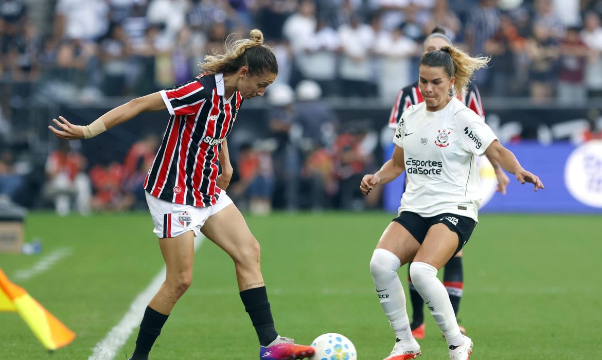 São Paulo e Corinthians decidem o título do Brasileirão Feminino