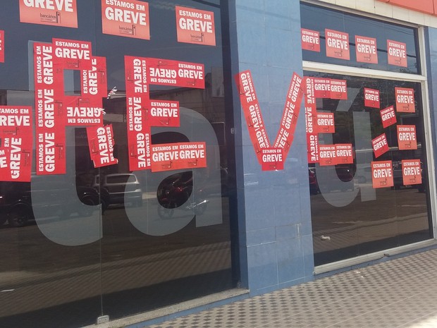Banco do Brasil encerra paralisação e Caixa mantém greve