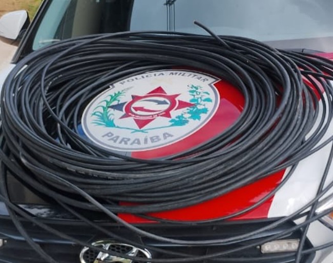 Homem é preso suspeito de furto de fios de internet em Coremas