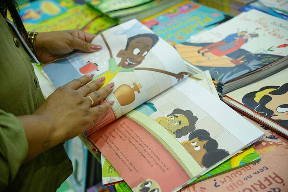 Escolas têm até início setembro para escolher livros didáticos para 2027