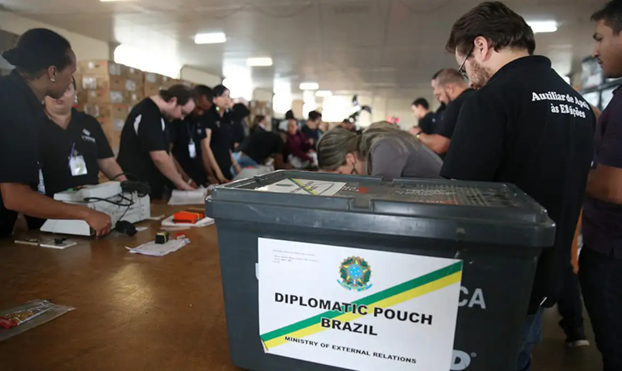 Milhares de brasileiros no exterior poderão votar nas eleições