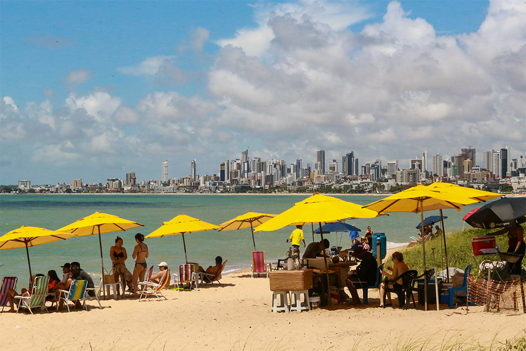 Três trechos de praia em João Pessoa estão vetados para o banho