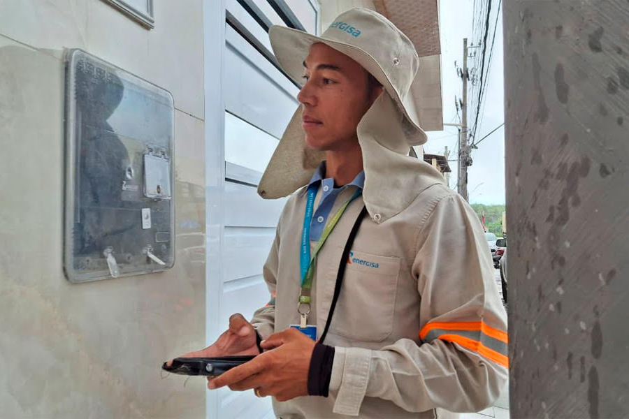 Energisa orienta clientes a não fixarem adesivos nas caixas de medidores de energia
