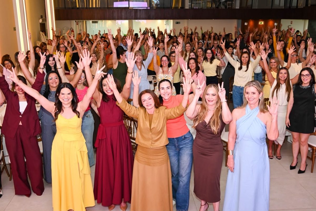 Candidata Nil Mendes participa de encontro feminino em João Pessoa