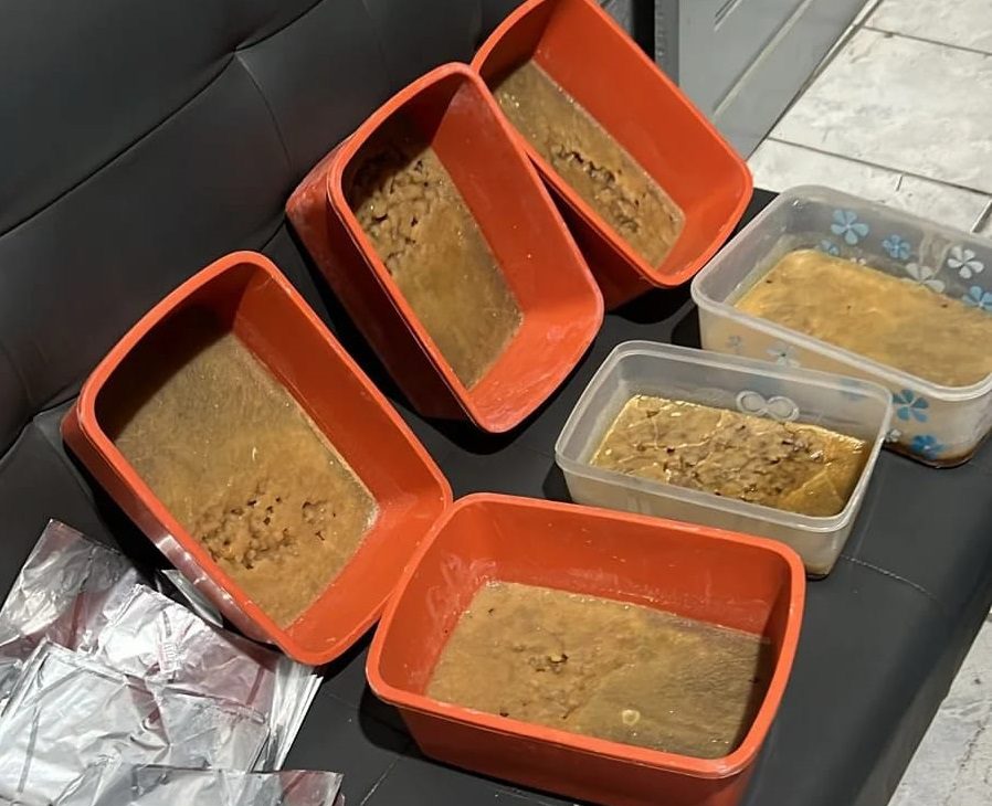 Operação policial prende três pessoas e apreende drogas no Brejo