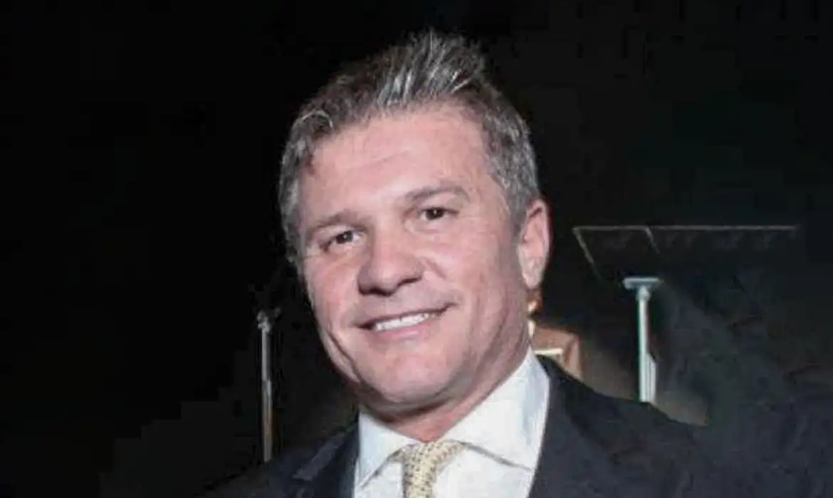 Defesa de pai de Daniel Vorcaro pede revogação de prisão preventiva
