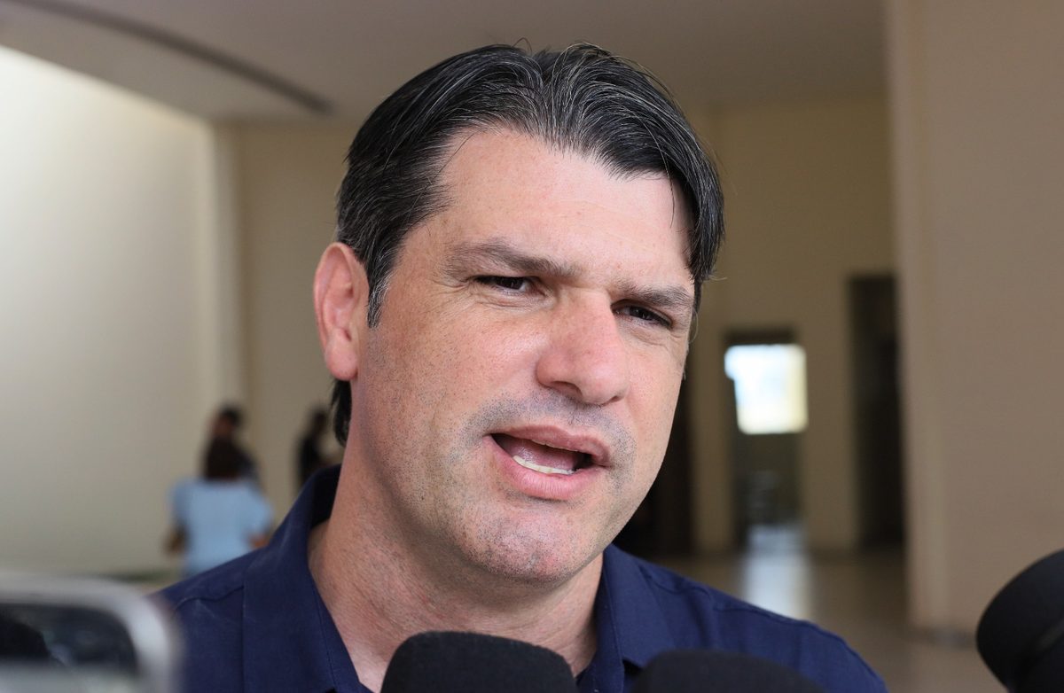 “Gratidão não se confunde com barganha política”, dispara Léo Bezerra sobre decisão de apoio para o Senado
