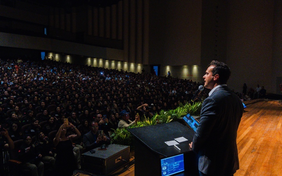 Lucas Ribeiro marca presença em formatura da Polícia Civil na Capital