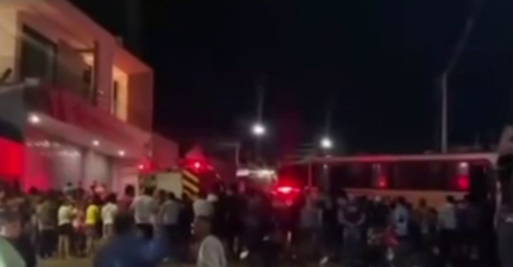 Acidente com ônibus escolar deixa um morto e feridos na Paraíba