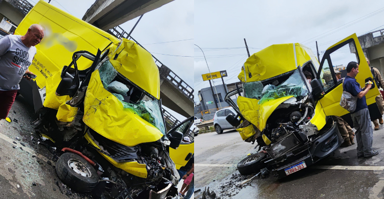 Motorista fica preso às ferragens após van bater em passarela na BR-230