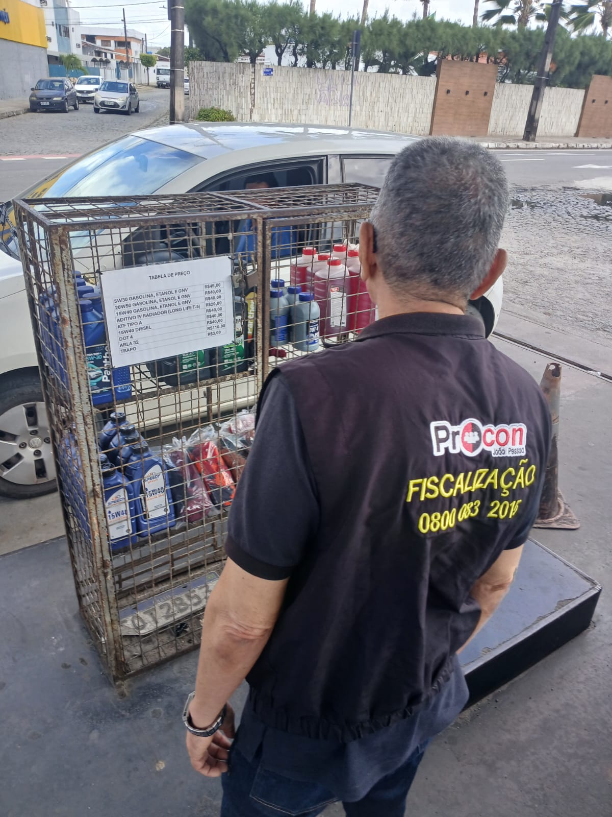 Procon interdita bico de gasolina e autua posto na Zona Sul de João Pessoa