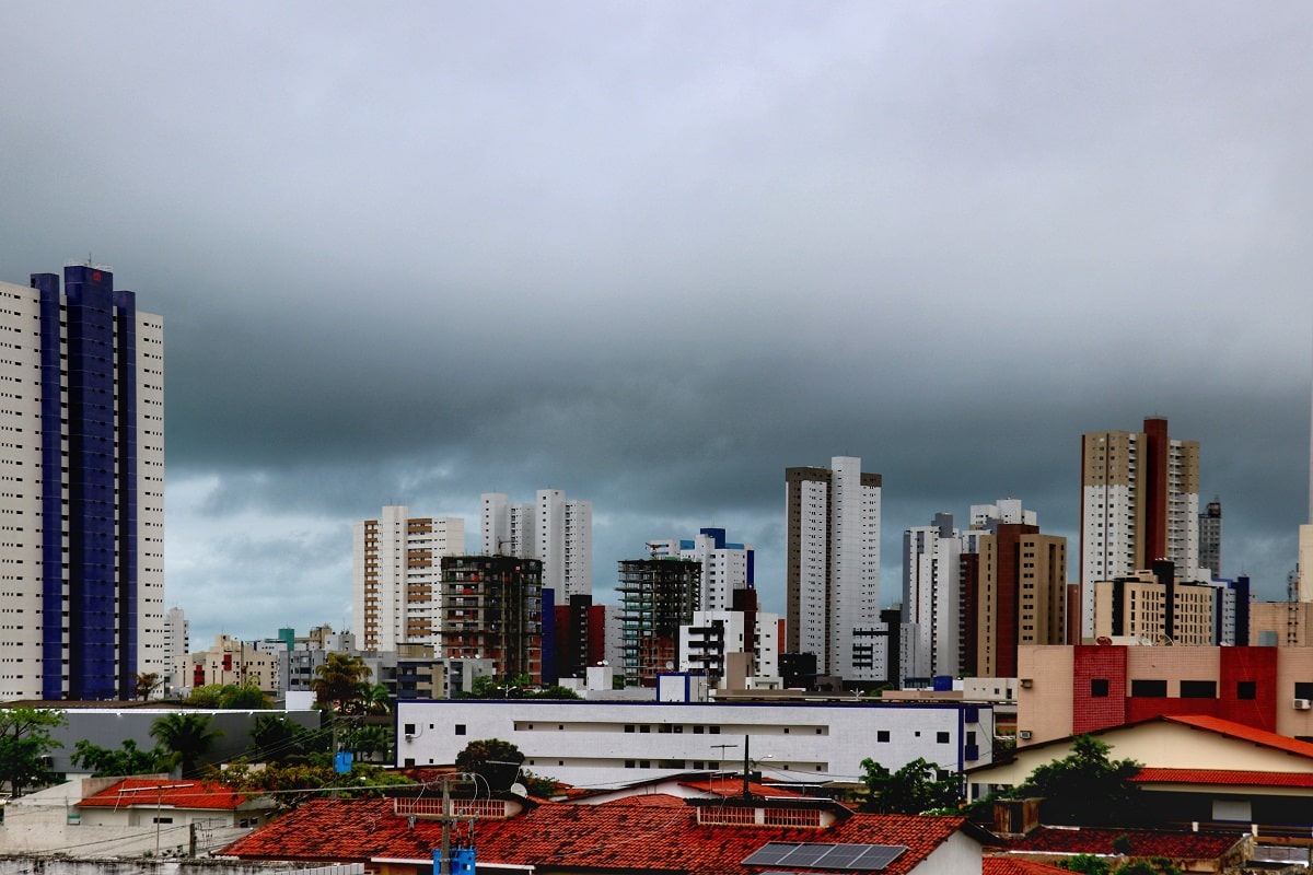 Fim de semana tem previsão de vendaval no Sudeste e chuva isolada no Nordeste