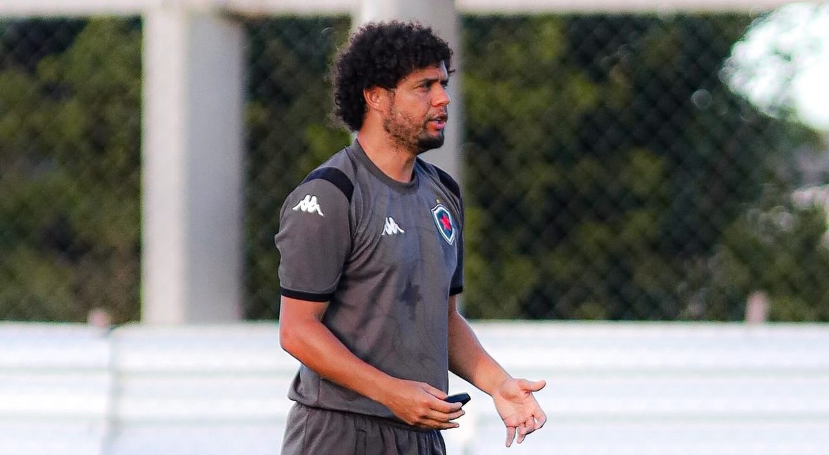 Victor Ferraz começa nova carreira no Botafogo-PB após trajetória vitoriosa como jogador
