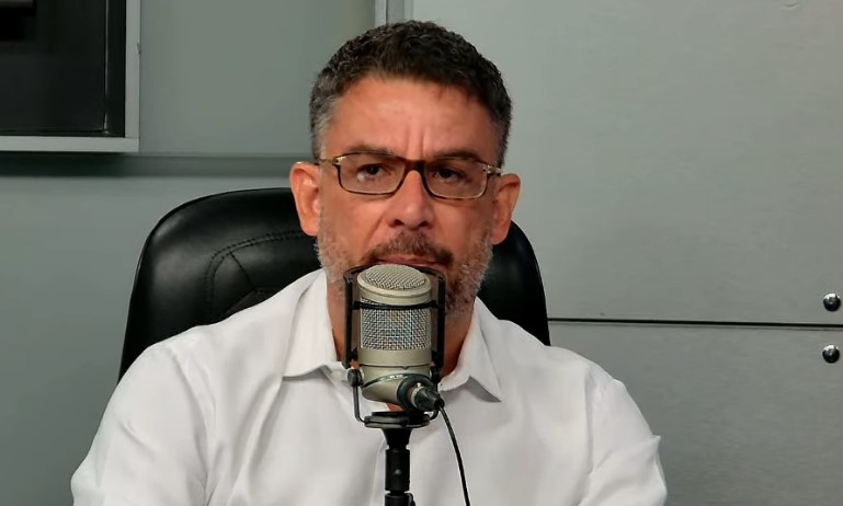 Pedro Coutinho defende privatização da Cagepa em entrevista